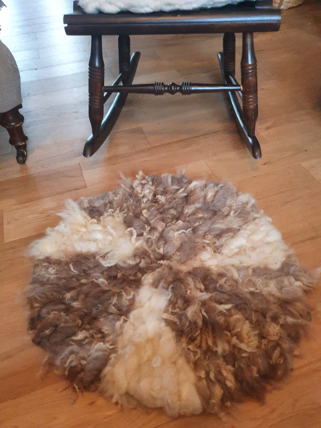 Small round mixed romney wool rug